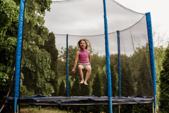 Prečo sme kúpili do záhrady trampolínu