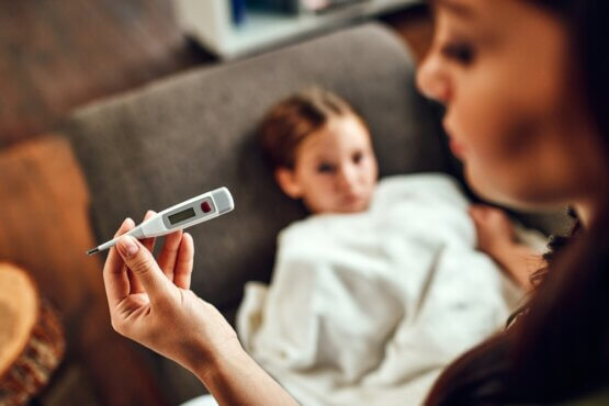Ako efektívne znížiť horúčku u detí?