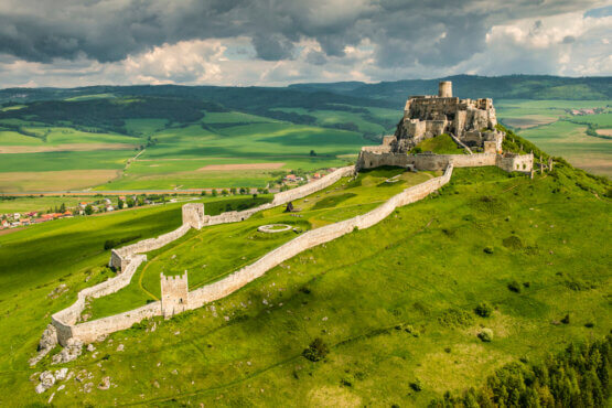 Jarné túry: Navštívte tieto prekrásne slovenské hrady